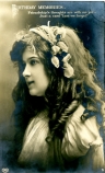 Jan-Clemens Lampe publiceert oude ansichtkaarten met vrouwen portretten rond 1908