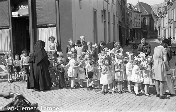 Onwijs Utrecht 1941 Processie Kleuterschool - Foto projecten - Fotografie WF-76