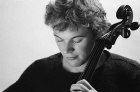 Cellist Frans Grapperhaus en zijn cello in 1986